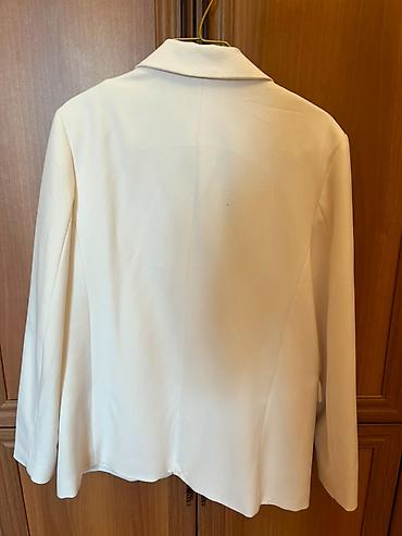 ağ pencek: Stradivarius qadın blezeri - Rəng: krem/ivori - Ölçü: S (EUR S / USA — 3