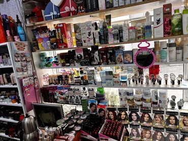 Sifarişlə kosmetika üçün vitrinlər: Hazır biznes ünvan xırdalan köhnə bazar — 14