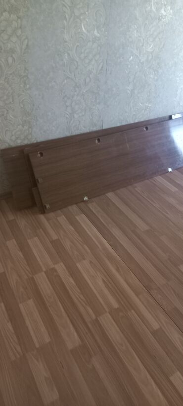 фотографии кухонной мебели: Продам то что на фото 3000 сом за всё. Газ плита телевизор с тумбой