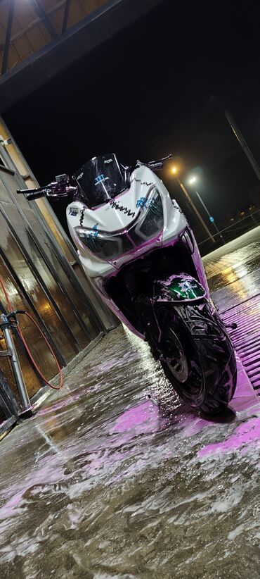 шлемы на мотоцикл: 👋🏻Салам алейкум жигиттер🫲🏻, 🏍️🛵Скутер Maxi Bennali 180cc🤍💚 сатылат🛒