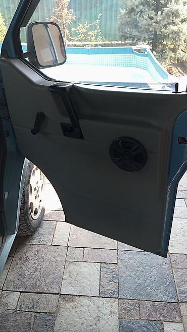 раф читири: Volkswagen Transporter: 1991 г., 2 л, Механика, Бензин, Бус — 2