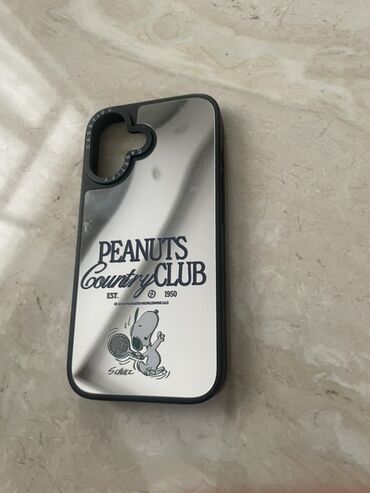 Чехлы: Зеркальный чехол для iPhone 16 с дизайном Peanuts Country Club. Чехол — 2