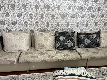 мебель шкав: Прямой диван, цвет - Бежевый, Б/у