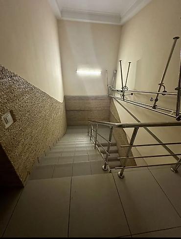 Аренда офисов: Боконбаева Сдается офис Площадь: 30м2 Без мебели Жк, вход отдельный — 2