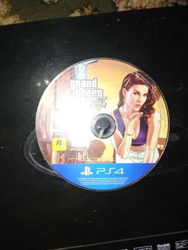 диск фифа: Игровая приставка PlayStation 4 имеет диск с игрой Grand Theft Auto V