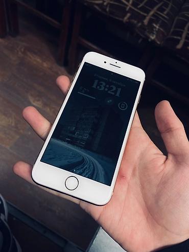 Apple iPhone: IPhone 8, Новый, 64 ГБ, Золотой, Чехол, 73 % — 2