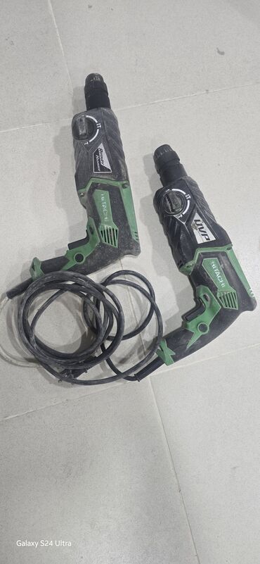 kerpic: Məhsul: Hitachi (HiKOKI) kabelsiz deyil, şəbəkə ilə işləyən zımbalı