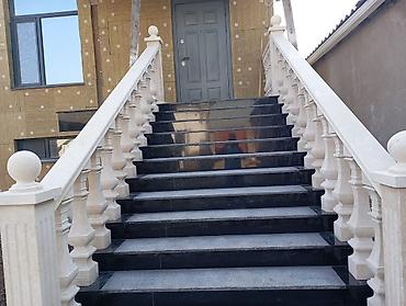 Лестницы из гранита, мрамора: Лестница из гранита, мрамора Для дома, Форма лестницы: Многомаршевая, Стиль: Классический — 4