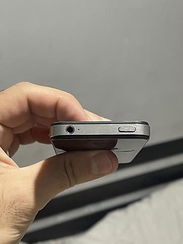 iphone 17: IPhone 4S, 16 GB, Qara — 5