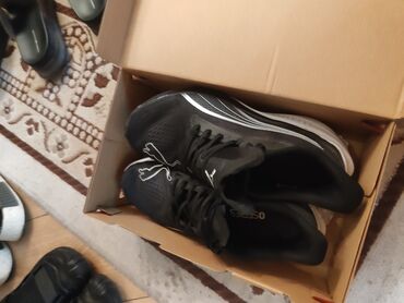 Səndəl və şəp-şüplər: Satilir original puma firmasinin krossovkasi veziyyeti yaxsidi hec bir