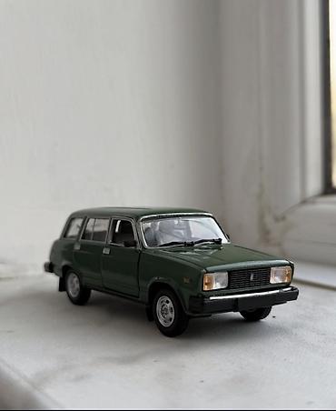 авто шлем: Autobahn Firmasına Məxsus Olan Lada Vaz 2104 Modeli 1:43 Ölçü Eni — 1