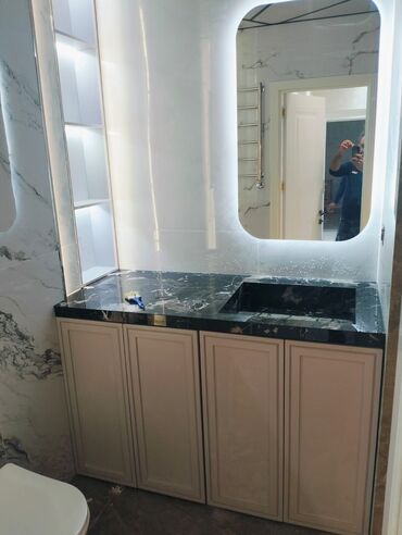 Moydadırlar: Mərmər effektli, düzbucaqlı formalı, qara rəngli dolablı asma tualet — 10