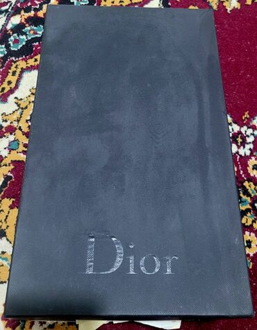 kişi üçün basketbol krossovkaları: Orijinal Cristian Dior. 1200 azn alınıb.1 dəfə toya geyinilib. Çox
