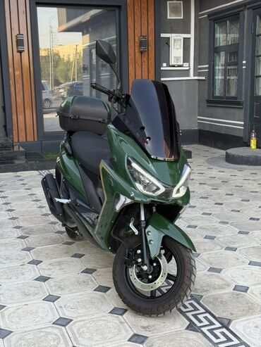 скутер электр: Макси-скутер Yamaha, 150 куб. см, Бензин, Колдонулган