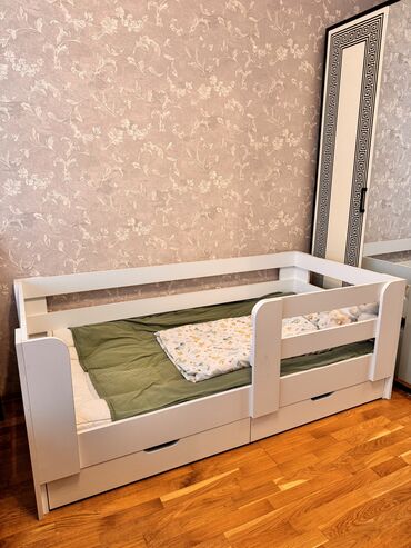 maşın formalı çarpayı: Для девочки и мальчика, Б/у, Кровать, Без подьемного механизма, Без матраса, С выдвижными ящиками