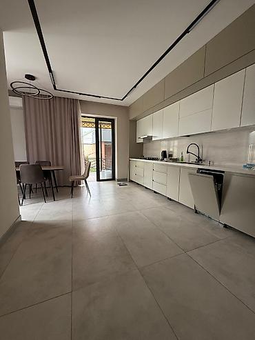 Долгосрочная аренда домов: 360 м², 4 комнаты — 25