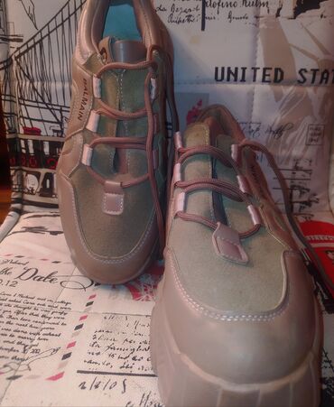 Women's Sneakers and athletic shoes: Ölçü: 38, Yeni — 9