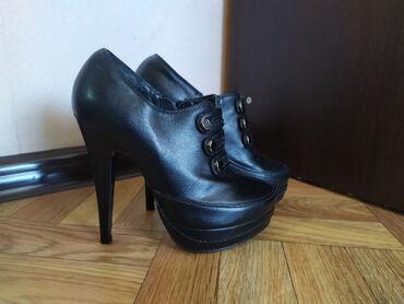 кожаные ботинки женские: Ботинки и ботильоны