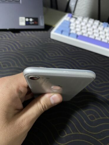 Apple iPhone: IPhone 8, Б/у, 64 ГБ, Белый, Чехол, 90 % — 8