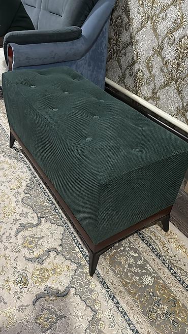 Пуфики: Элегантная банкетка прямоугольной формы, обтянутая мягкой тканью — 34