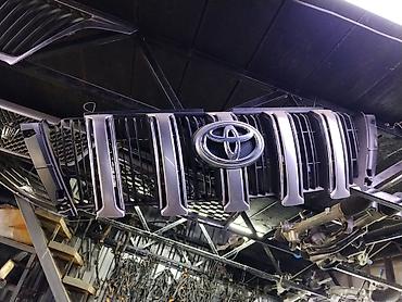 Решётка радиатора Toyota (оригинальный дизайн с крупными вертикальными