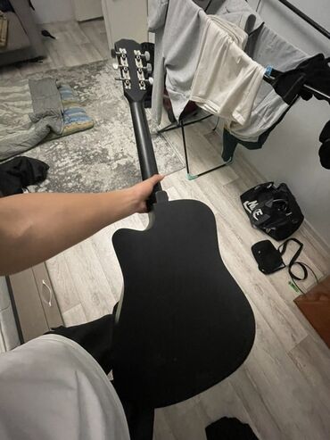 мундштук для саксофона: Акустическая гитара LeG Guitar, форма корпуса Dreadnought с вырезом