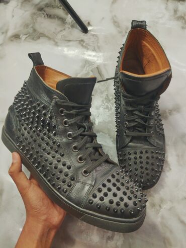 лабутены мужская обувь: Christian Louboutin High Louis spikes размер 44 Выполнены из