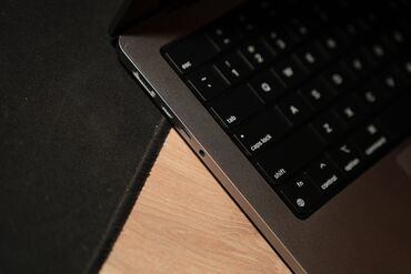 Apple MacBook: İşlənmiş Apple MacBook, 14 ", Apple M1 Pro, 512 GB, Ünvandan götürmə — 4