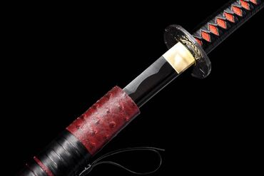 меч самурайский: Катана Красная катана-меч с уникальным дизайном Черное лезвие