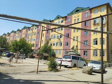 срочно продаётся 1 комнатная квартира в районе ошского рынка: 1 комната, 47 м², Индивидуалка, 3 этаж, Евроремонт