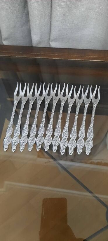 Süfrə ləvazimat dəstləri: Советского времени .Ножи нержавейка 10м .Ножи мельхиор 30м .Ложки — 8