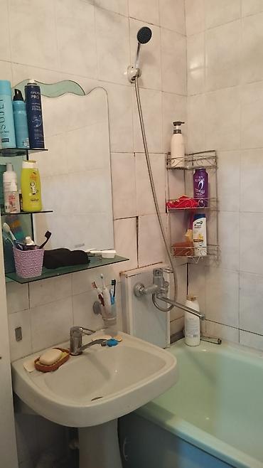 hostel osh: Продаётся 3-комнатная квартира 12-микроройоне Описание: - Просторная — 5