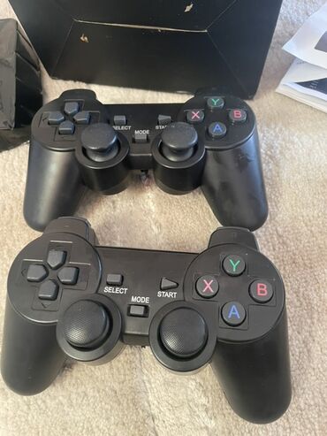 xbox new: Набор беспроводных игровых контроллеров в черном цвете. В комплект