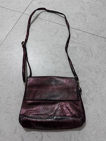 Классические сумки: Продаются кожаные сумки.
1 и 8 сумка-по 1000
Остальные по 100-200-400 — 4