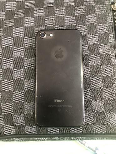 IPhone 7, черный (Black) - Экран 4.7", Retina; на фото видно разбитое
