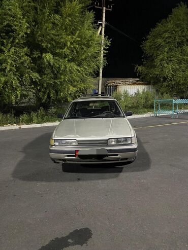 автомобил жаз: Mazda 626: 1989 г., 2.2 л, Механика, Бензин, Универсал