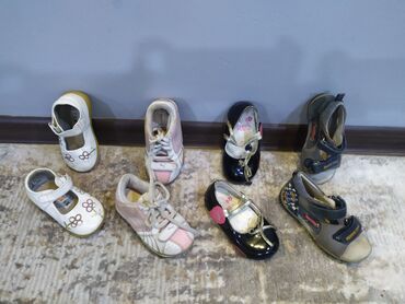 Детская обувь: Детская обувь в отличном состоянии. Размеры с 20 по 30. Каждая пара по