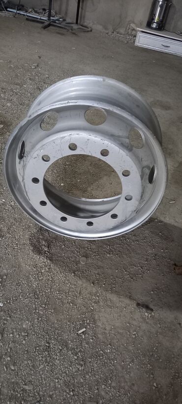 шины диски грузовые: Ağır yük avtomobilləri və avtobuslar üçün metal disk (polad)