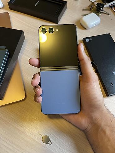 телефон fly nimbus 1: Samsung Galaxy Z Flip 5, 512 ГБ, цвет - Голубой, С документами — 3