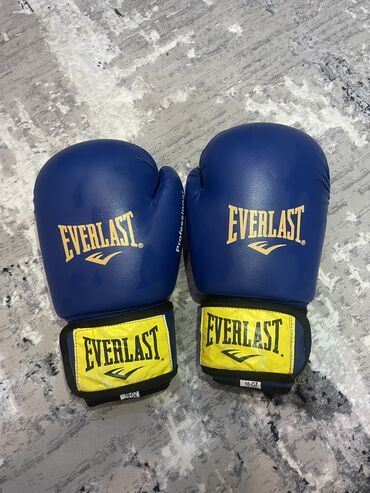 сумки спорт: Срочно продаю боксерские перчатки everlast в отличном состоянии новые