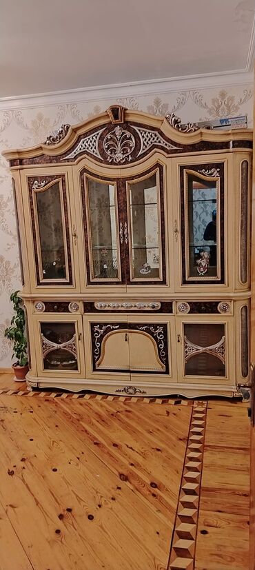 kredit mebel magazalari: Teze kimidir. Qırıq yeri yoxdur, 1000 alınıb 350 satilir. Yeni