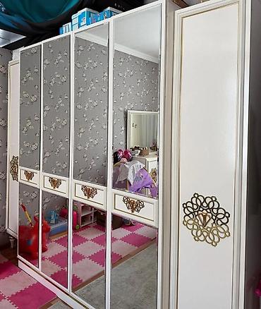 qapı dayandırıcı: İşlənmiş, 6 qapı, Güzgülü, Ağ, Açılan, Düz dolab — 1