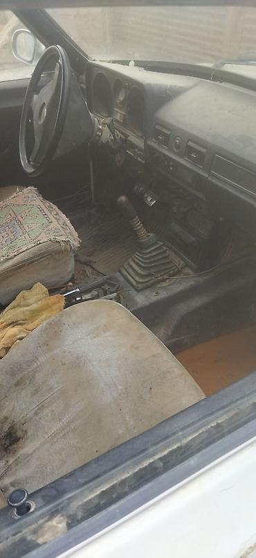 top az masin: Model: QAZ-24 Volqa sedan (ağ rəng) Kuzov: 4 qapılı, klassik xrom — 6