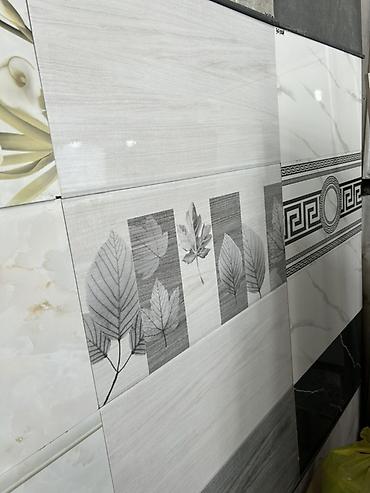 Керамическая настенная плитка, коллекция с нейтральной серо-белой