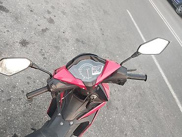 Транспорт: Yongfu skuter/moped - Kuzov rəngi: qırmızı-qara - Nömrə lövhəsi: “00 — 4