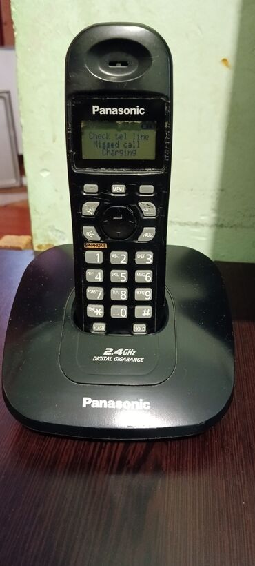 Stasionar telefonlar: Panasonic-kx-tg3611bx ev telefonu
işlək vəziyyətdədir