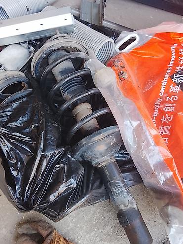 стойки амортизатора: Пружины и амартизаторы Honda stepwgn rf1-rf2 — 2