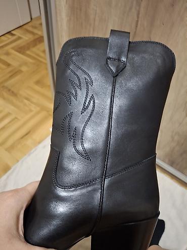 Čizme: Kožne kaubojke – crne - Model: ženske kaubojke sa špicastim vrhom - — 1