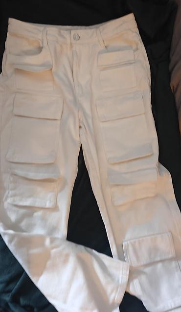 m10 pantalone: Calliope cargo jeans.
M velicina. Struk 39, duzina 103.
Bela boja — 4