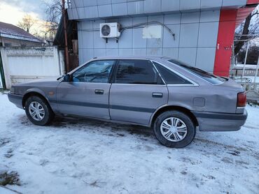 Mazda: Mazda 626: 1989 г., 2.2 л, Механика, Бензин, Седан